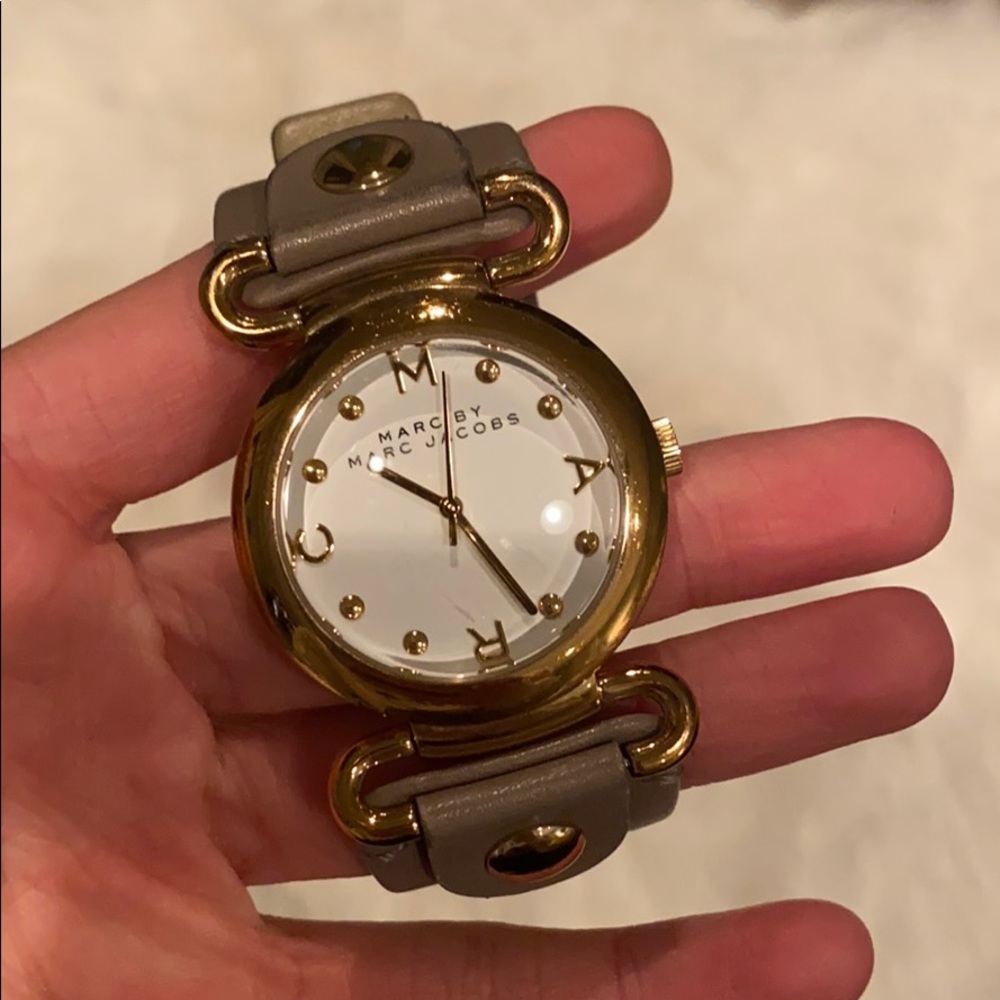 Marc Jacobs grey leather gold watch